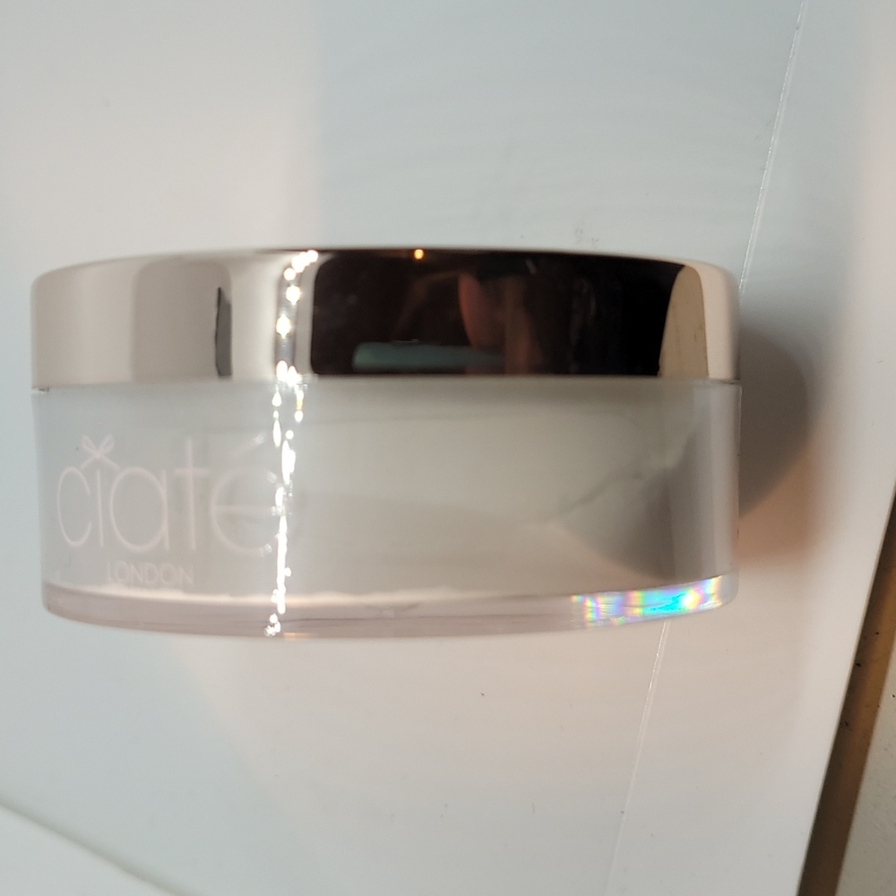 Ciate Setting Powder And Extraordinary Translucent Powder (2) - Picture 3 of 4